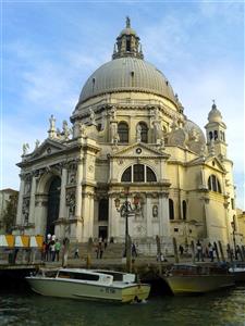 BENÁTKY karnevalové veselí na Valentýna - Benátky v karnevalu - Santa Maria della Salute - Itálie - poznávací zájezd