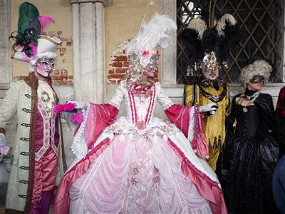 BENÁTKY karnevalové veselí na Valentýna - Benátky v karnevalu - karnevalové masky - Itálie - poznávací zájezd