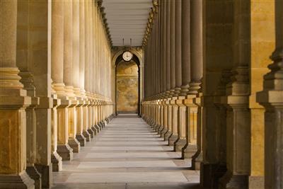 KARLOVY VARY jarní výlet za vřídelní vodou, Becherovkou a kávou Pupp - Mlýnská kolonáda - Karlovy Vary - Česko - Za poznáním; zdroj: www.kvpoint.cz