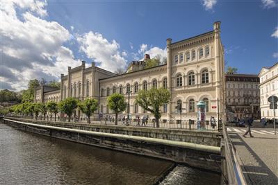 KARLOVY VARY jarní výlet za vřídelní vodou, Becherovkou a kávou Pupp - Lázně III - Karlovy Vary - Česko - Za poznáním; zdroj: www.kvpoint.cz