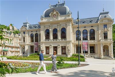 KARLOVY VARY jarní výlet za vřídelní vodou, Becherovkou a kávou Pupp - Císařské Lázně - Karlovy Vary - Česko - Za poznáním; zdroj: www.visitczechia.com