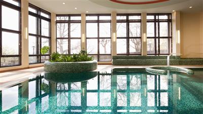 MARIÁNSKÉ LÁZNĚ & CHATEAU MONTY nejkouzelnější  lázně Česka - hotelový bazén