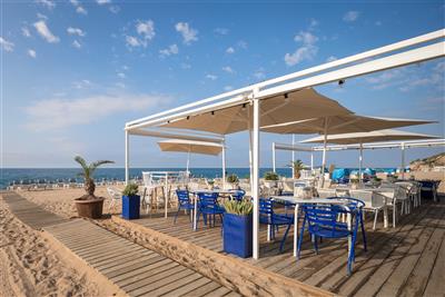 htop Jadhe (plná penze & voda a víno) - Blue Bar Beach Club - Calella - Španělsko - Costa del Maresme - Za mořem