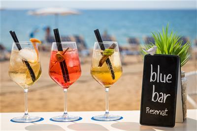 htop Jadhe (plná penze & voda a víno) - Blue Bar Beach Club - Calella - Španělsko - Costa del Maresme - Za mořem