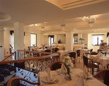 Hibiscus se snídaní - útulná restaurace -  Hibiscus- moře- termální ostrov Ischia- Itálie