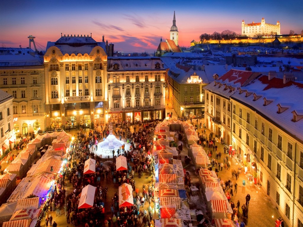 BRATISLAVA a advent na Dunaji